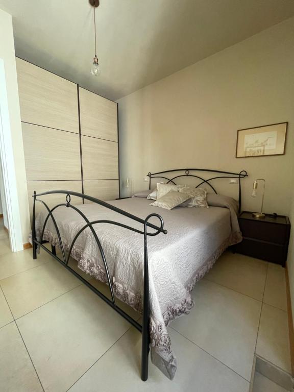Ένα ή περισσότερα κρεβάτια σε δωμάτιο στο Casa Vacanze al Castello L' Aquila