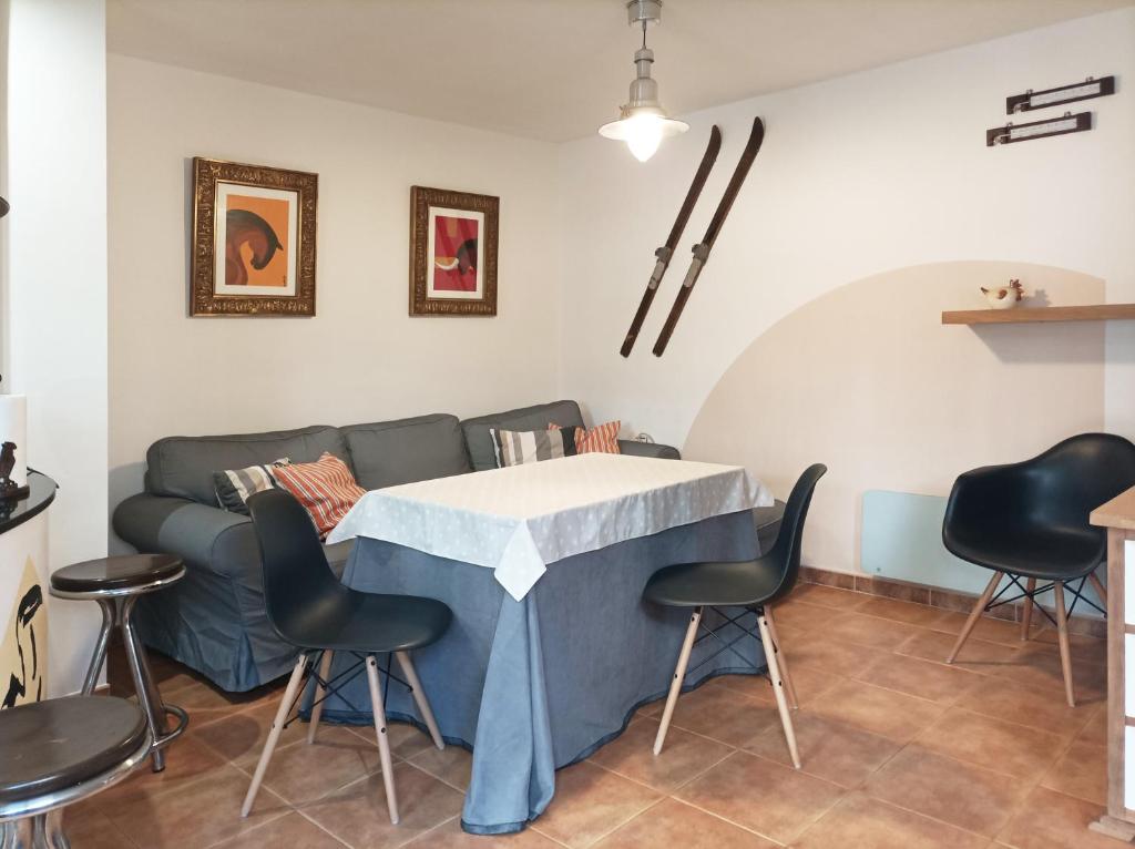 Część wypoczynkowa w obiekcie Casa de la Portuguesa, bonita terraza con barbacoa
