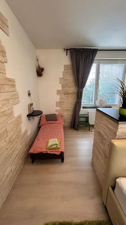 Postel nebo postele na pokoji v ubytování Bastien Studio near Airport