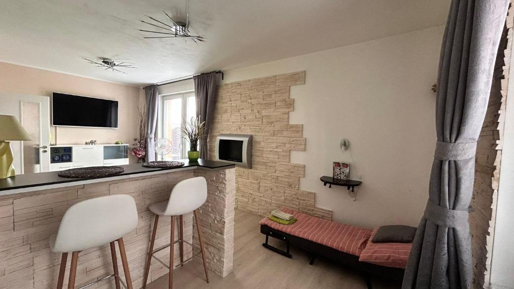 TV a/nebo společenská místnost v ubytování Bastien Studio near Airport