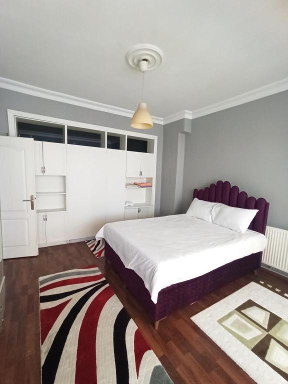 a bedroom with a bed and a rug at Dilaver-Apart in Istanbul