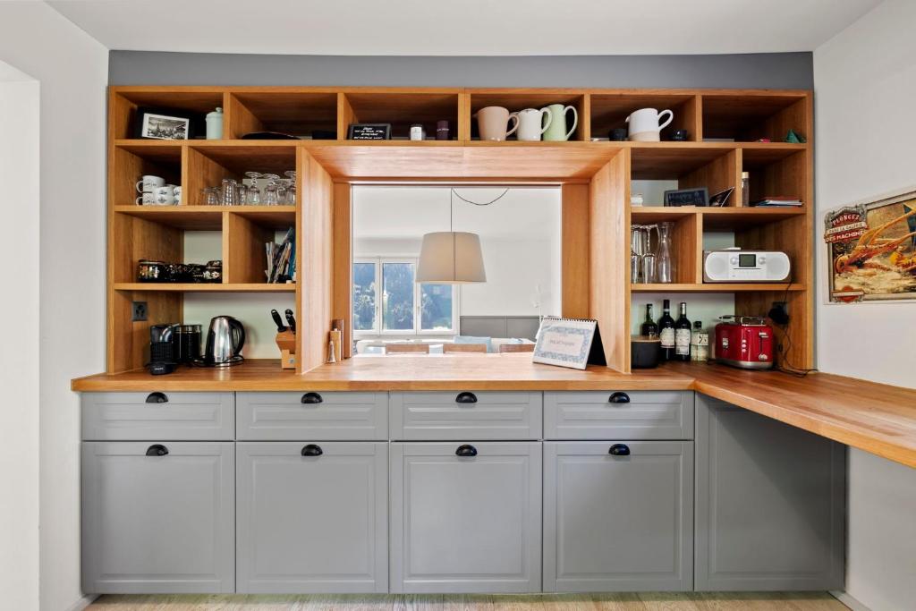A kitchen or kitchenette at Sunny Design Chalet in Engelberg with spectacular view on Mount Titlis