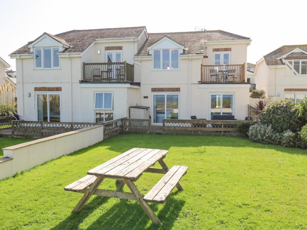 a picnic table in the yard of a house at The Beach House in Newquay