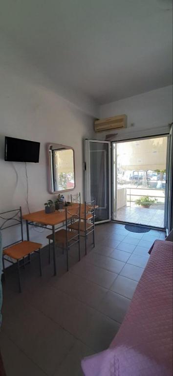 TV a/nebo společenská místnost v ubytování Leylandi rooms