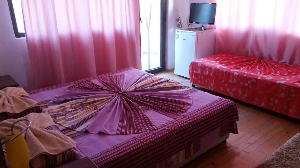 Double or Twin Room (2 Adults + 1 Child)