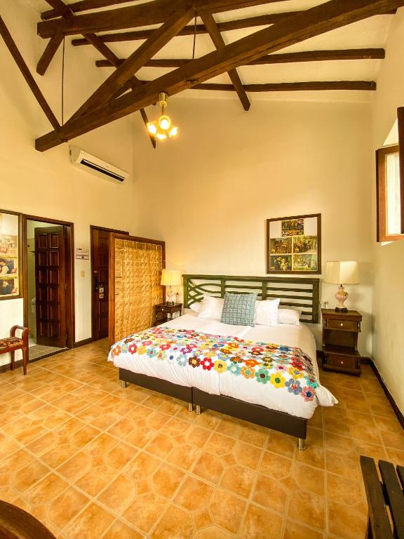 Postel nebo postele na pokoji v ubytování Hotel Mariscal Robledo