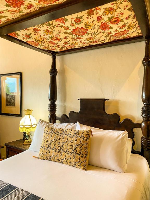 Postel nebo postele na pokoji v ubytování Hotel Mariscal Robledo