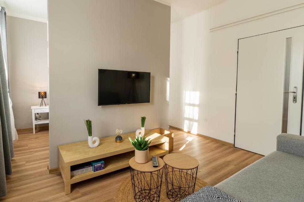Televízia a/alebo spoločenská miestnosť v ubytovaní Apartmány KRAKENS