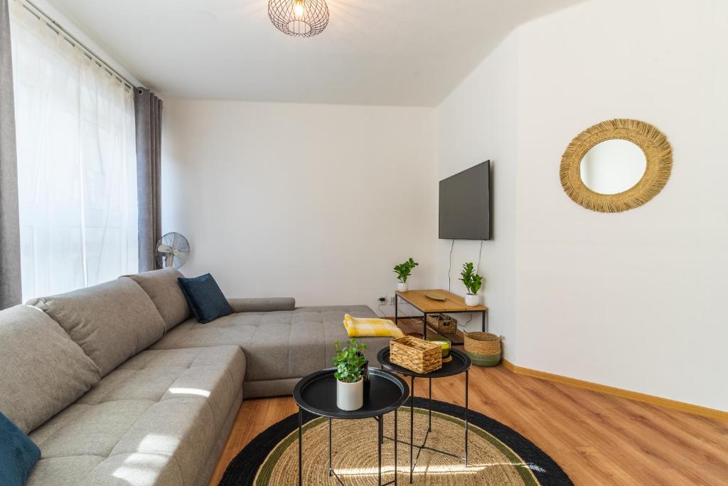 Televízia a/alebo spoločenská miestnosť v ubytovaní Apartmány KRAKENS