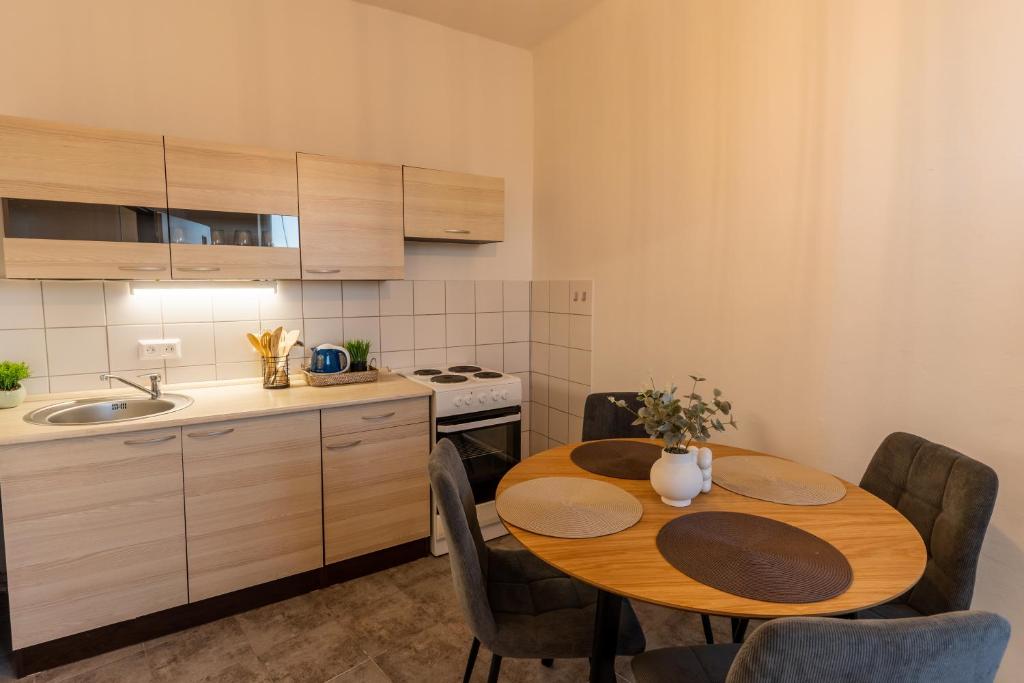 Kuchyňa alebo kuchynka v ubytovaní Apartmány KRAKENS