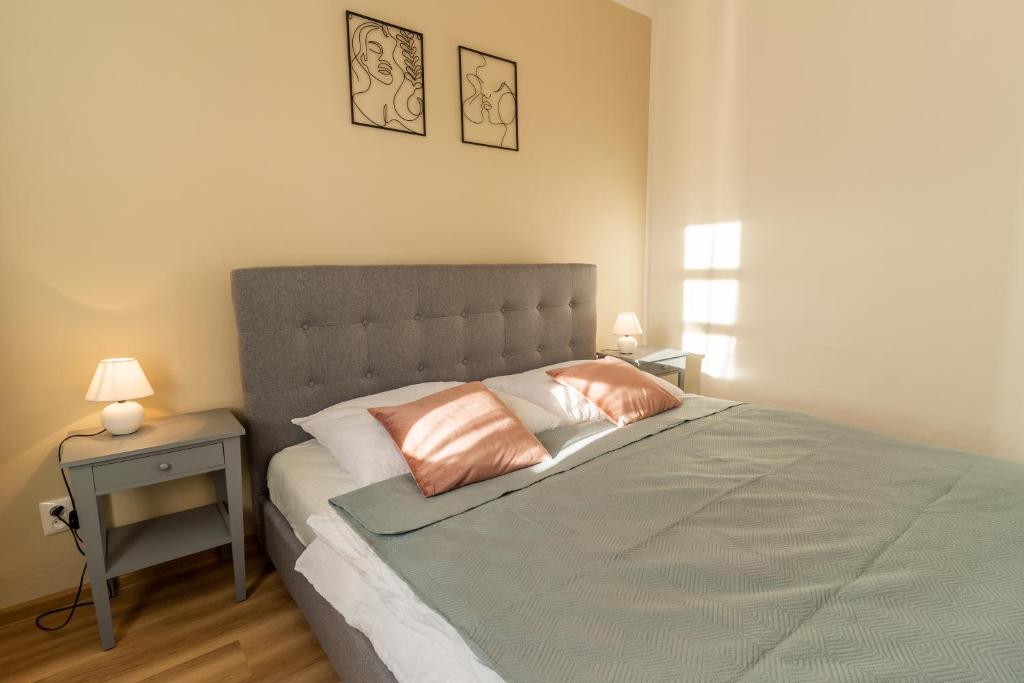 Posteľ alebo postele v izbe v ubytovaní Apartmány KRAKENS