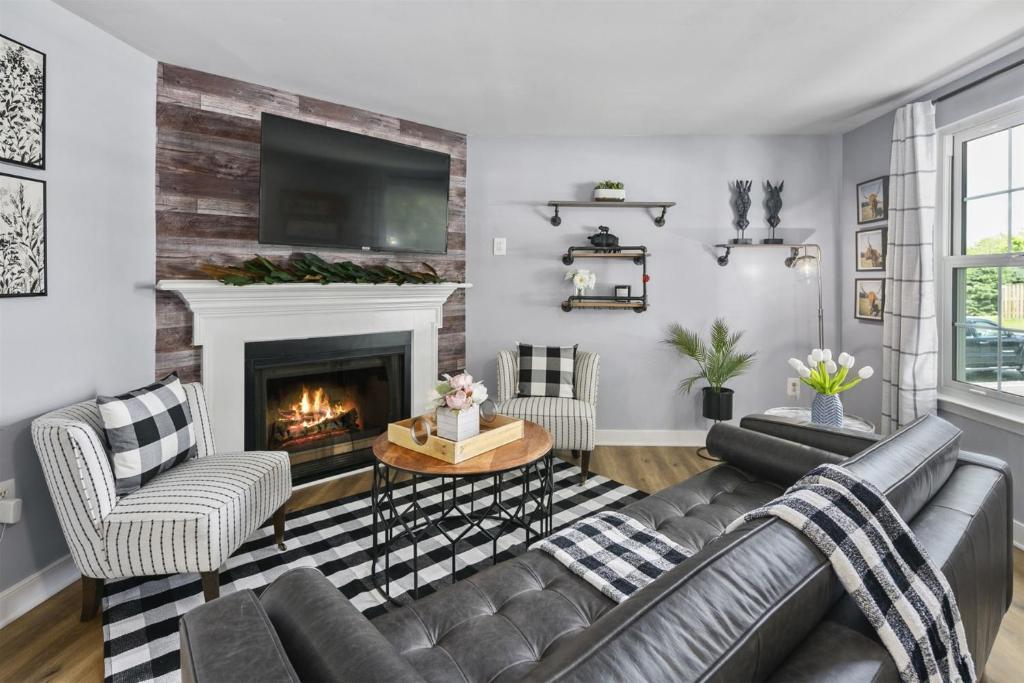 a living room with a couch and a fireplace at Luxury Sterling townhome - Private, Self checkin in Sterling