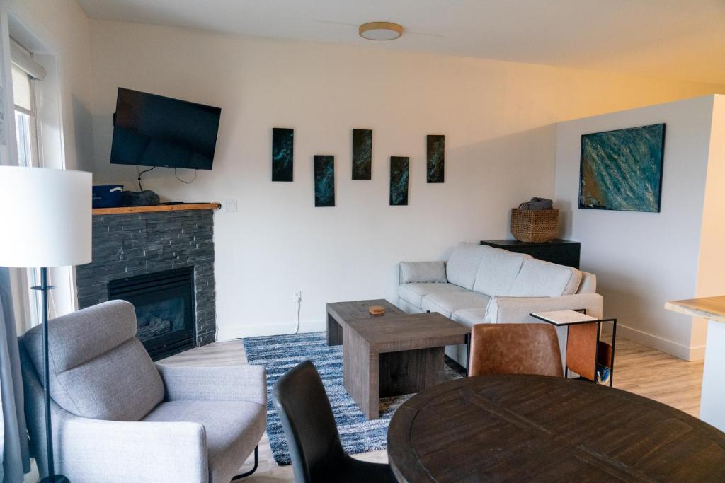 Fred Tibbs Oceanfront Condos, Tofino (updated prices 2024)