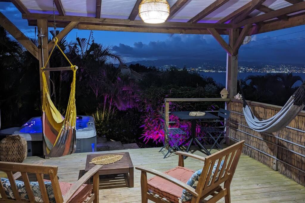 Balkón nebo terasa v ubytování Cocon de charme avec spa, proche de la plage