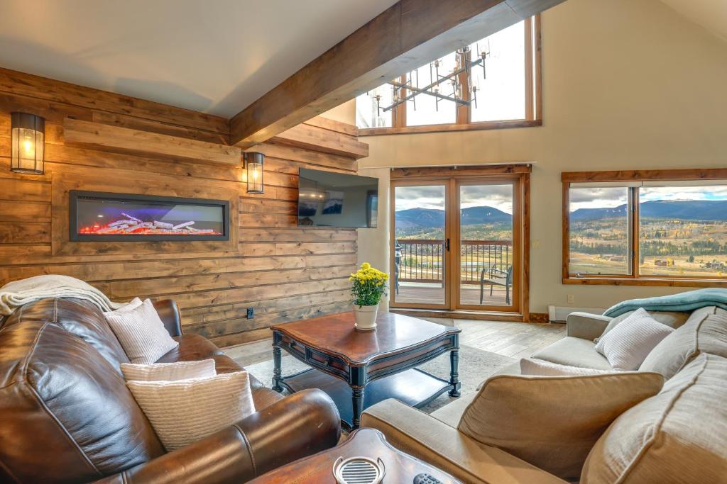 Mountain Adventure Home Base - Ski, Hike and Chill! - Housity