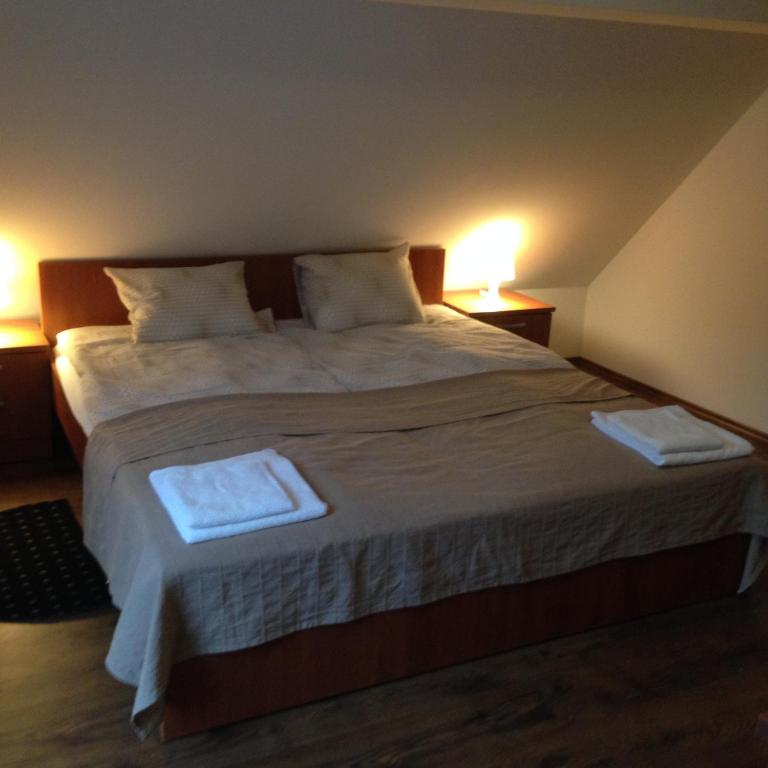 Rúm í herbergi á B&B Rot