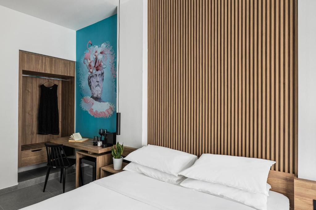 Postel nebo postele na pokoji v ubytování The Q Hotel