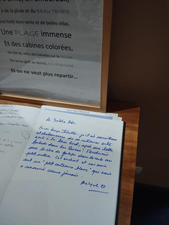a piece of paper with a handwritten letter on it at VILLA KB&#39;HOME in Le Touquet-Paris-Plage