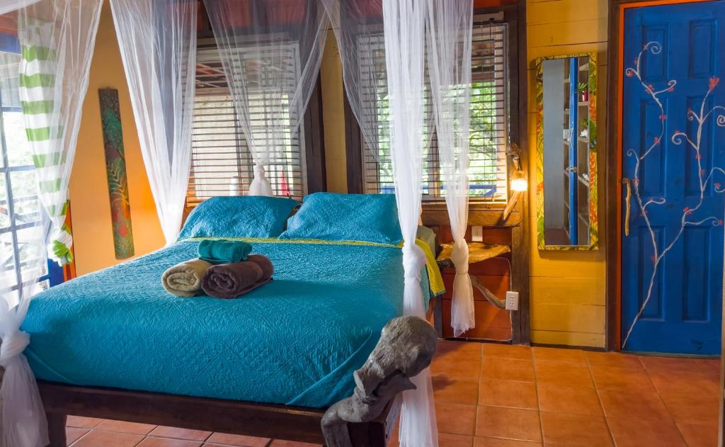 Postel nebo postele na pokoji v ubytování Mosana Reef Garden B&B