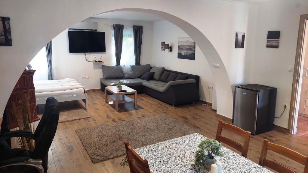 Posezení v ubytování Lipicai Hotel és Étterem