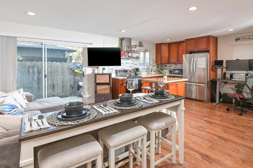 a kitchen and living room with a table with chairs at Work and Gym Hideaway in San Jose