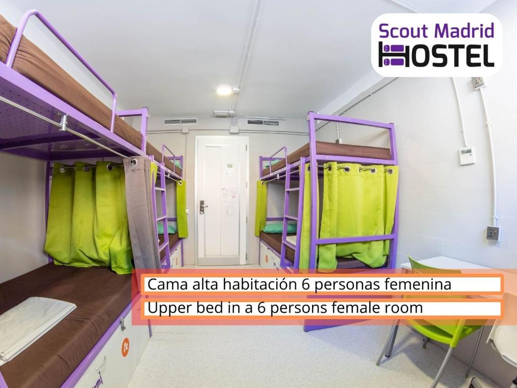 Cama o camas de una habitación en Scout Madrid Hostel