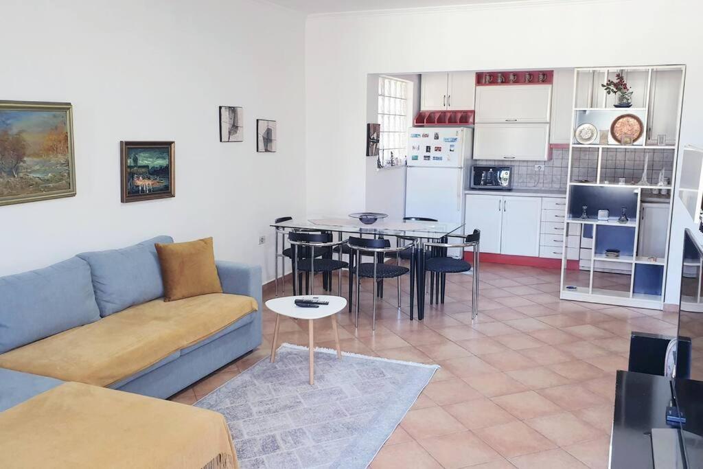 Lovely 2-bedroom rental apartment in Tirana center - Image 4