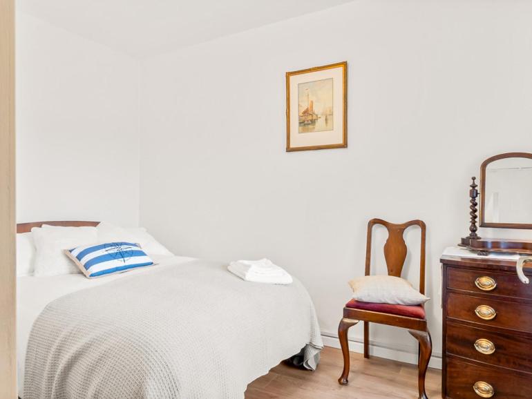Postel nebo postele na pokoji v ubytování Flaherty Cottage eco