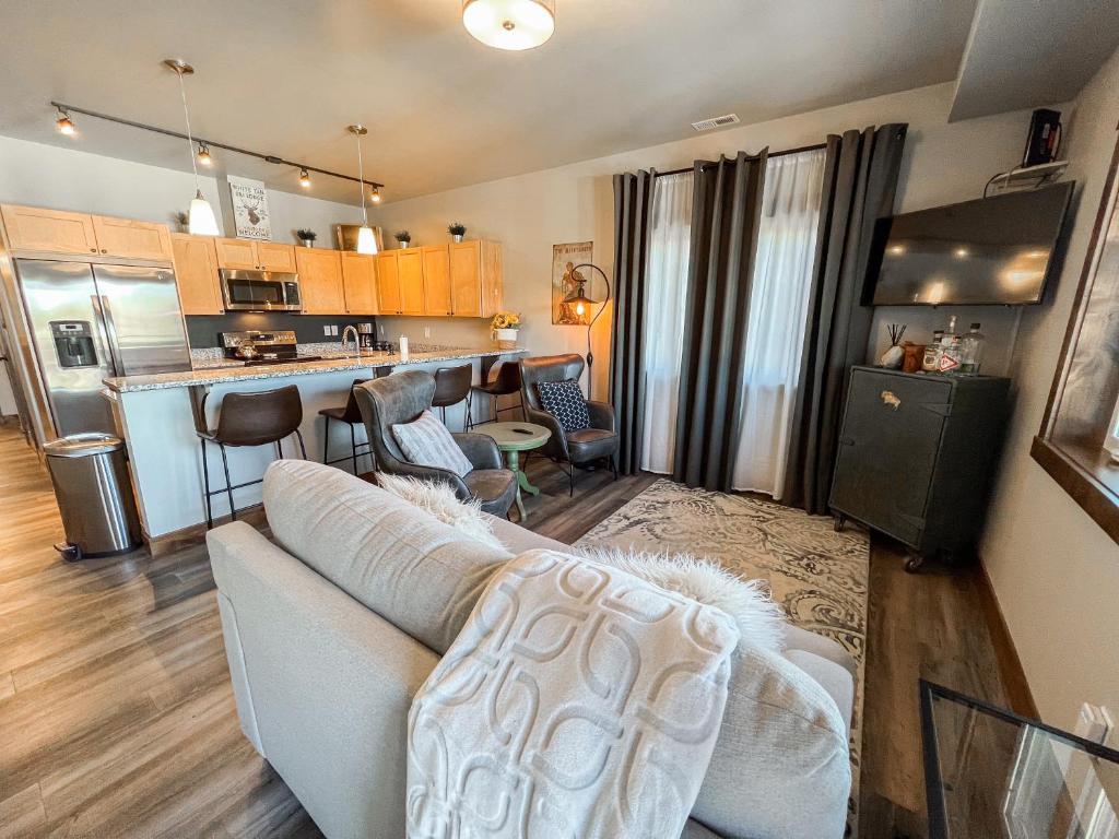 a living room with a couch and a kitchen at Happy Trails Condo in Columbia Falls