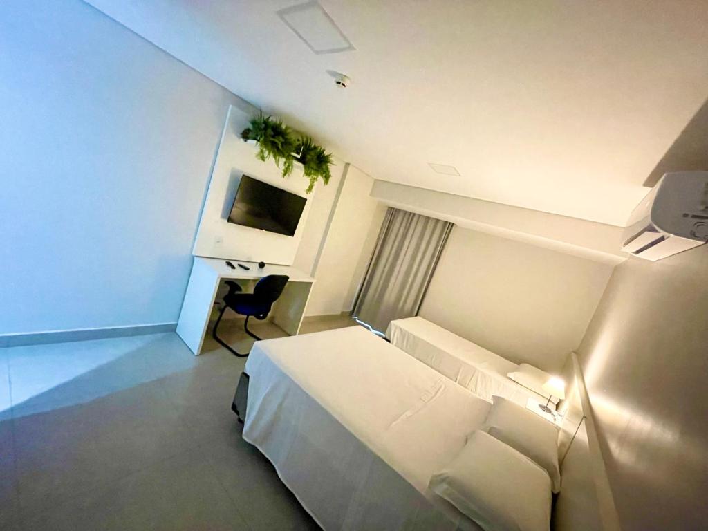 a hotel room with a bed and a desk at GARVEY PARK in Brasilia