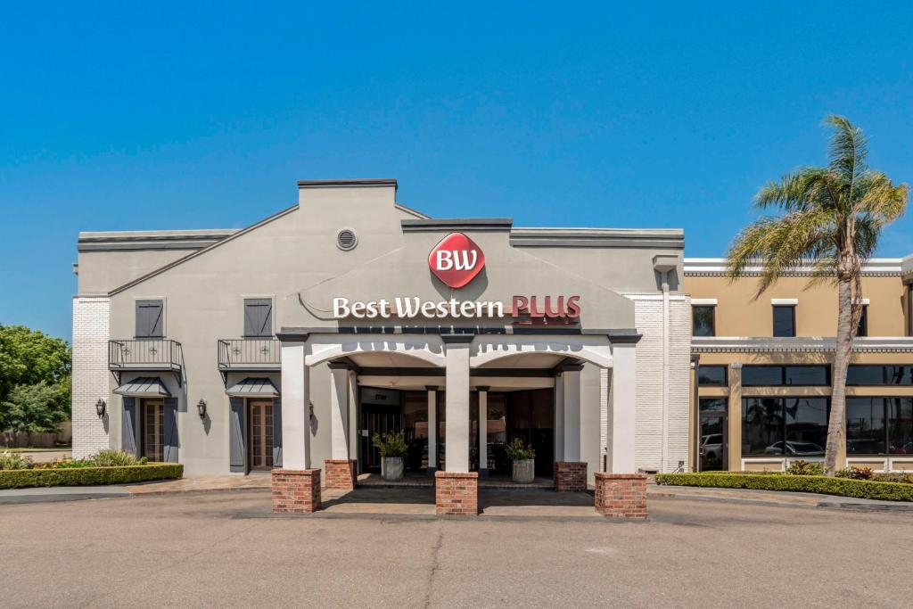 a best western plus building with a stop sign on it at Best Western Plus Westbank in Harvey