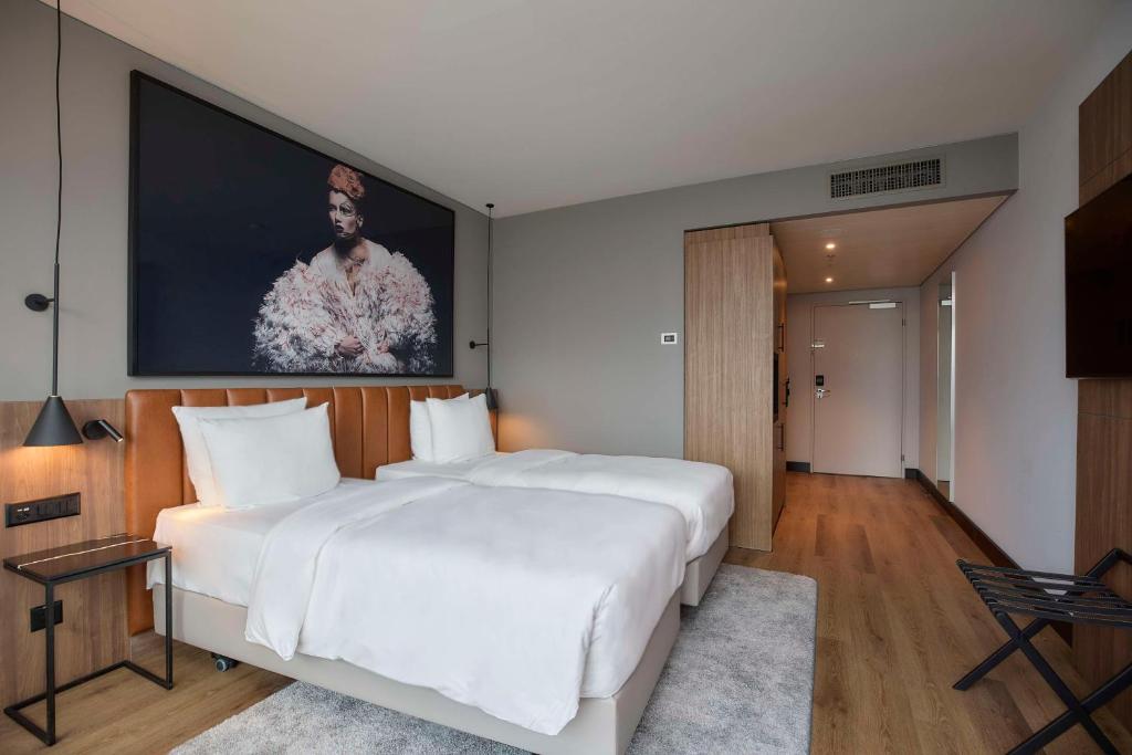 Letto o letti in una camera di Radisson Blu Hotel Zurich Airport