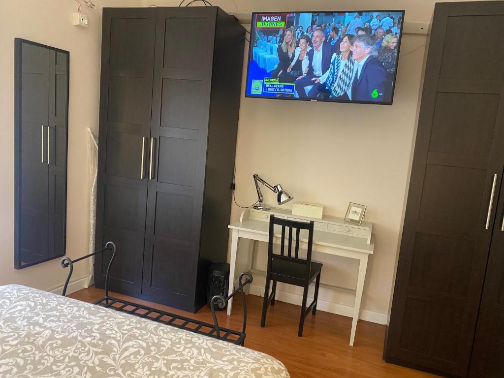 TV a/nebo společenská místnost v ubytování apartamentos Mercado de Triana