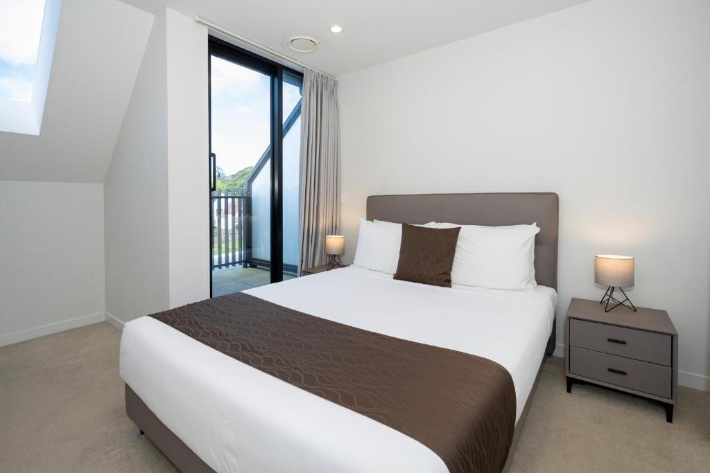 
Deluxe One-Bedroom Suite with Free Secured Parking
