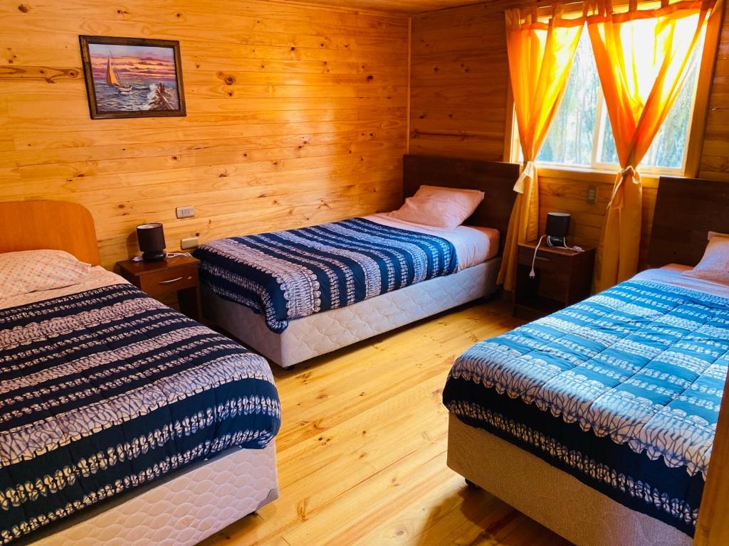 Postel nebo postele na pokoji v ubytování Cabañas Los Fabianes