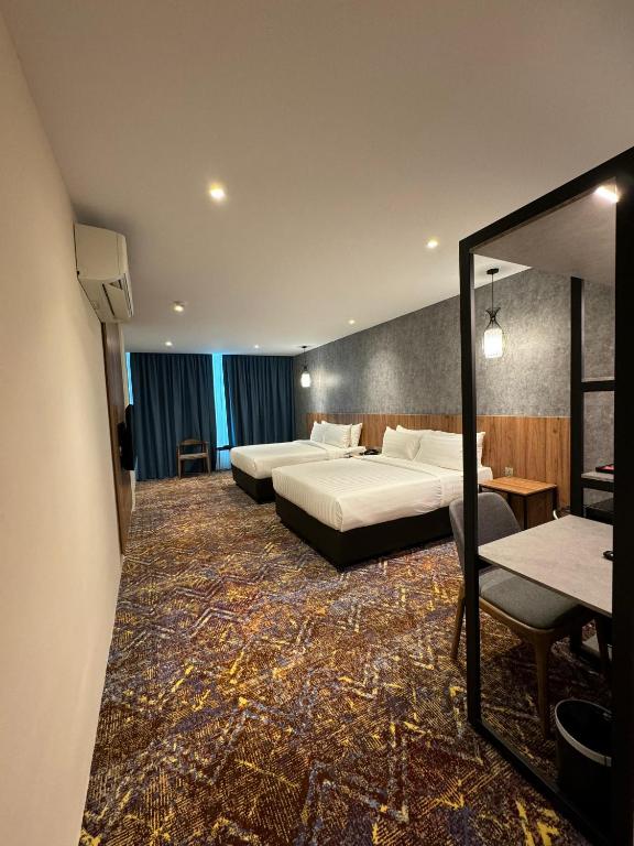 Postel nebo postele na pokoji v ubytování Le'genda Hotel