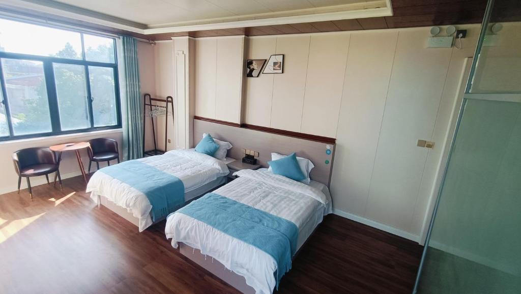 Postel nebo postele na pokoji v ubytování Meizhou Cloudy B&B