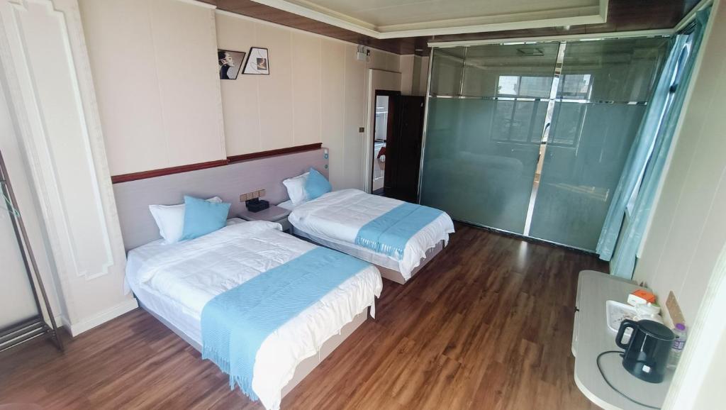 Postel nebo postele na pokoji v ubytování Meizhou Cloudy B&B