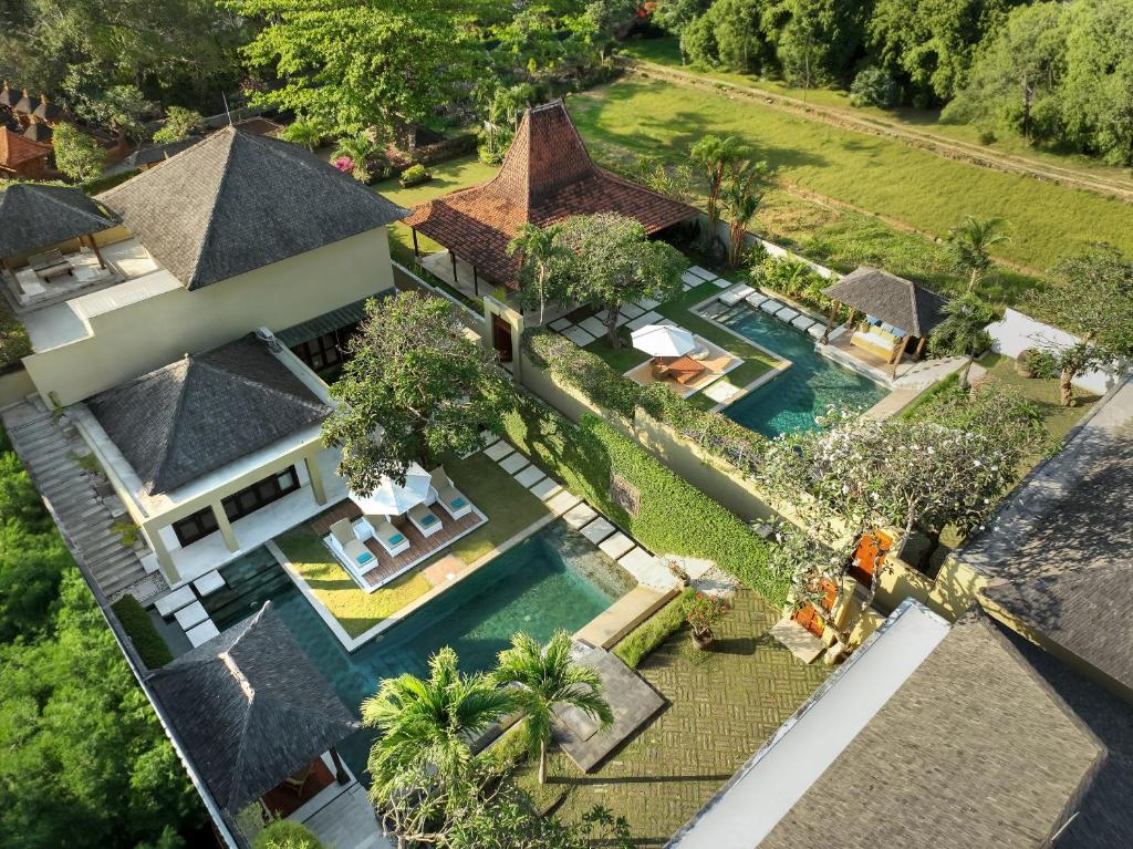 an overhead view of a house with a swimming pool at OMEGIA Canggu by Nakula in Canggu