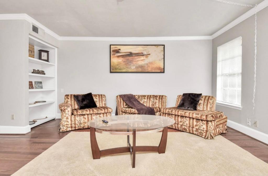 Retro Haven 2BR Townhome located In Montrose, Houston Updated 2023 Prices