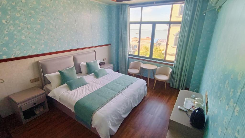 Postel nebo postele na pokoji v ubytování Meizhou Cloudy B&B