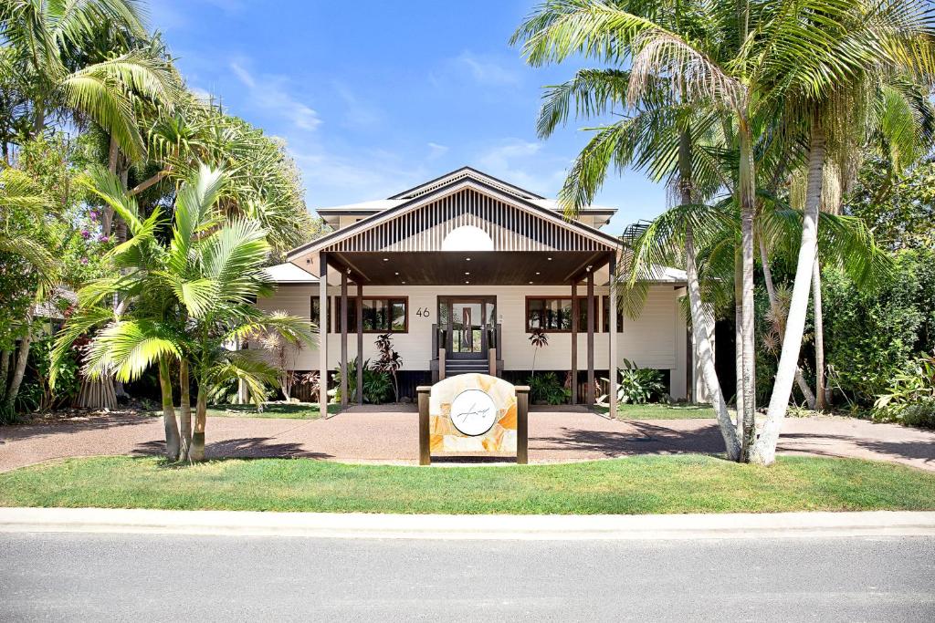 Away Guesthouse Away on Shirley Lane, Byron Bay Updated 2023 Prices