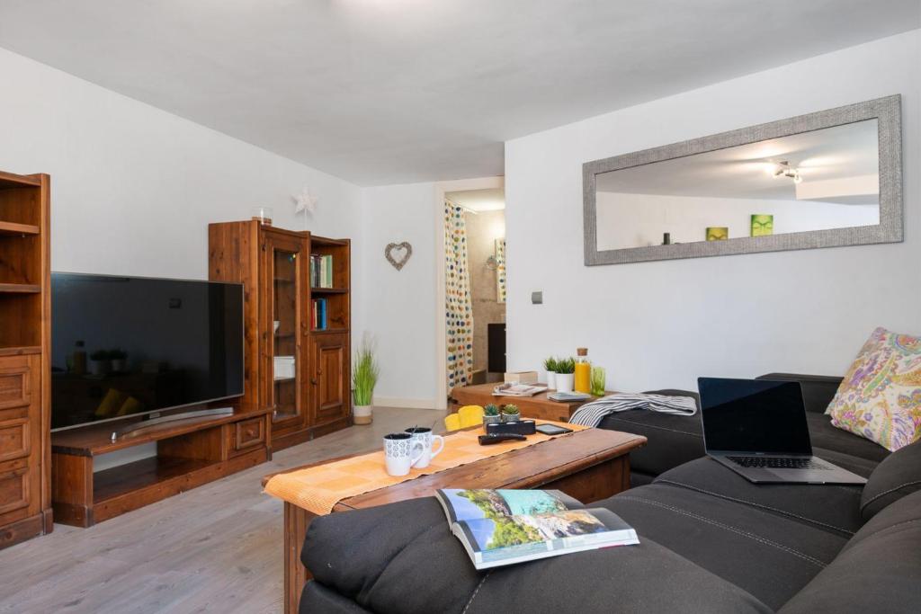Una televisión o centro de entretenimiento en Apartment Lyon - Alcúdia - ETVPL15408