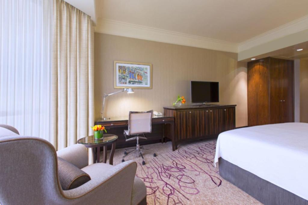 TV/trung tâm giải trí tại Sheraton Towers Singapore Hotel