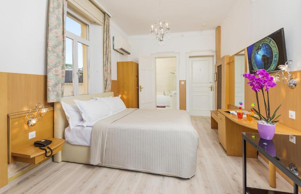 Postel nebo postele na pokoji v ubytování Hotel Victoria