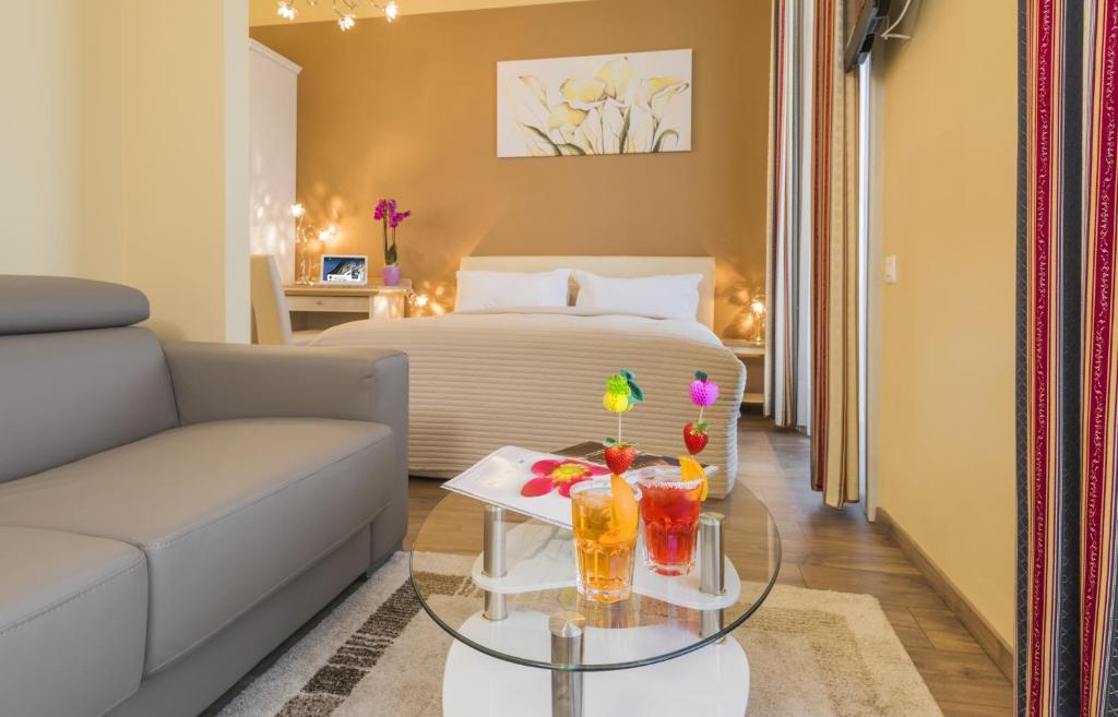 
King Room with Lake View
