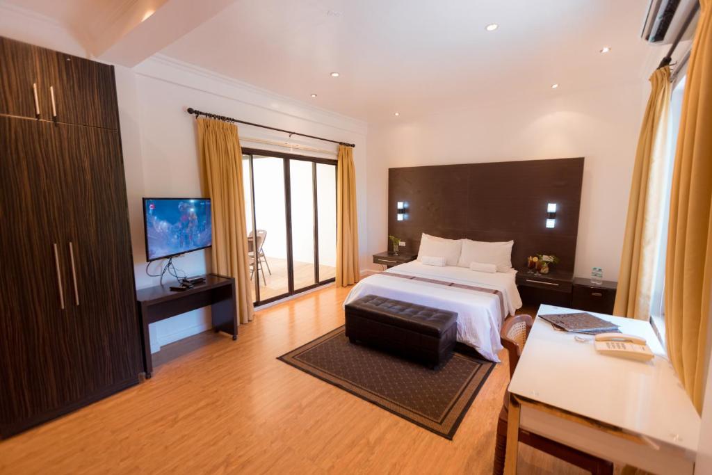 Bellagio Hills Hotel and Restaurant - Chambre Double Avec Balcon (2 Adultes + 1 Enfant)