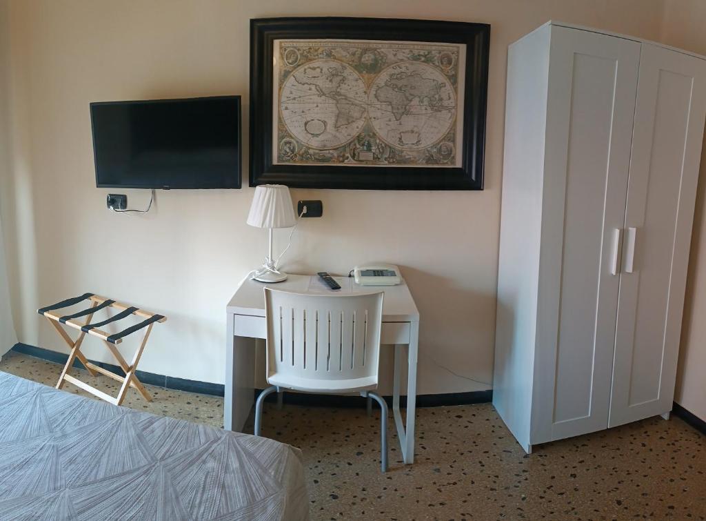 Telewizja i/lub zestaw kina domowego w obiekcie Hotel Elisabetta