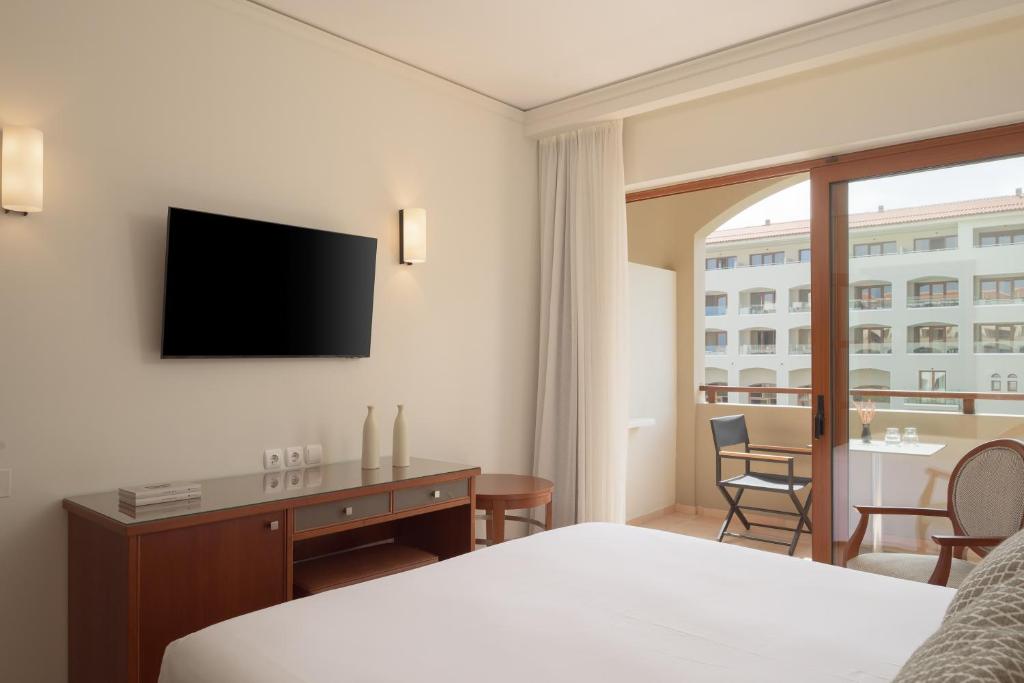 Theartemis Palace - 13