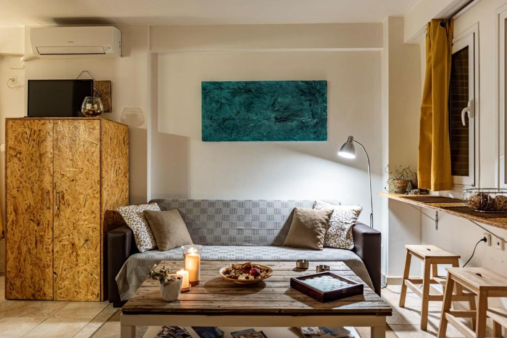 Posezení v ubytování Downtown Central Suite with Private Parking